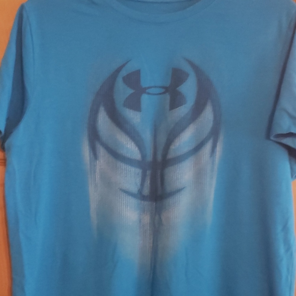 Under Armour youth xl tshirt